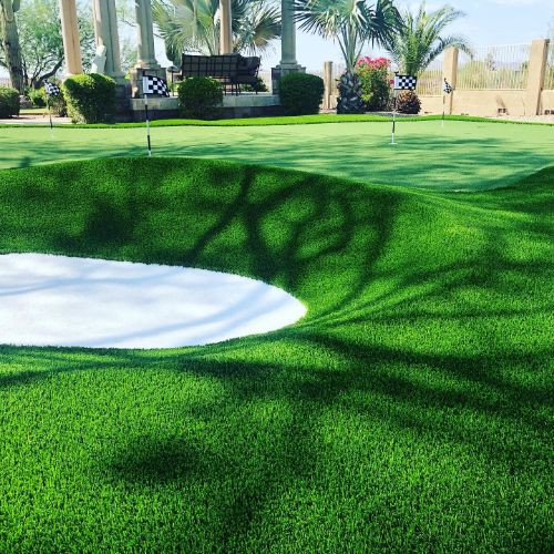 golf-course-landscaping-in-arizona-with-artificial-turf