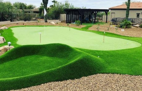 landscaping-putting-greens-with-rocks-and-artifical-turf-in-arizona