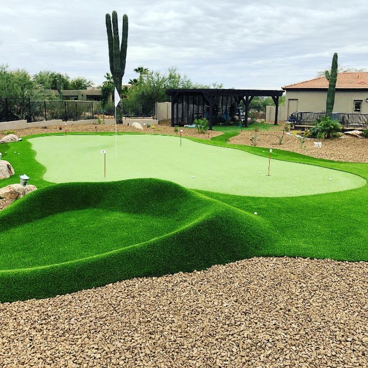 landscaping-putting-greens-with-rocks-and-artifical-turf-in-arizona