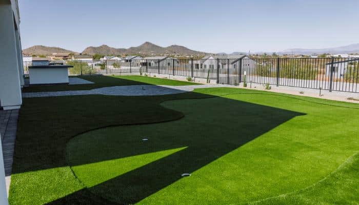 Backyard putting green in Arizona by Turf Monsters