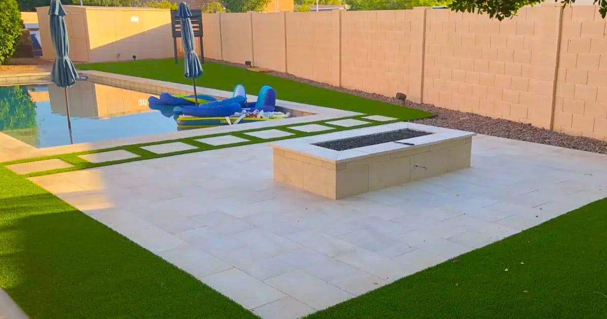 Arizona Backyard Green Artificial Grass & Fire Pit